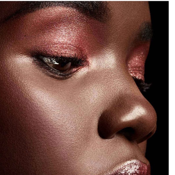 Fenty Beauty Snap Shadows Eyeshadow Palette in Rose - Picture 4 of 9